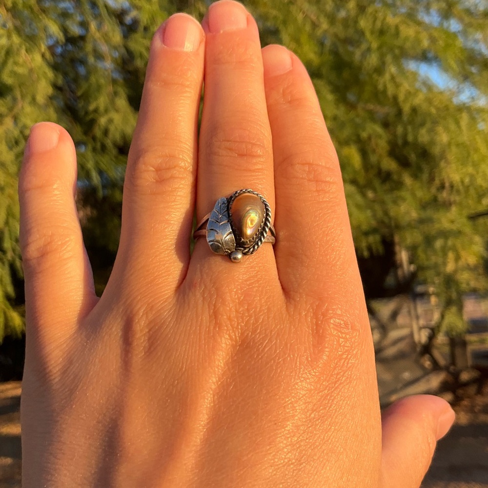 Silver and Brown Abalone Navajo Ring - Picture 6 of 8
